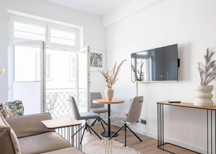 Johouse Apartment 6